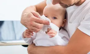 Skuteczne leki na katar u niemowlaka - co podać, aby ulżyć?