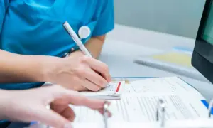 Na jakie leki pielęgniarka może wypisać receptę? Odkryj ograniczenia i możliwości