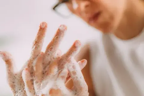 Czy nerwica natręctw to choroba psychiczna? Poznaj prawdę o OCD