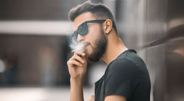 Co niszczy zdrowie psychiczne? Poznaj szkodliwe czynniki i ich skutki