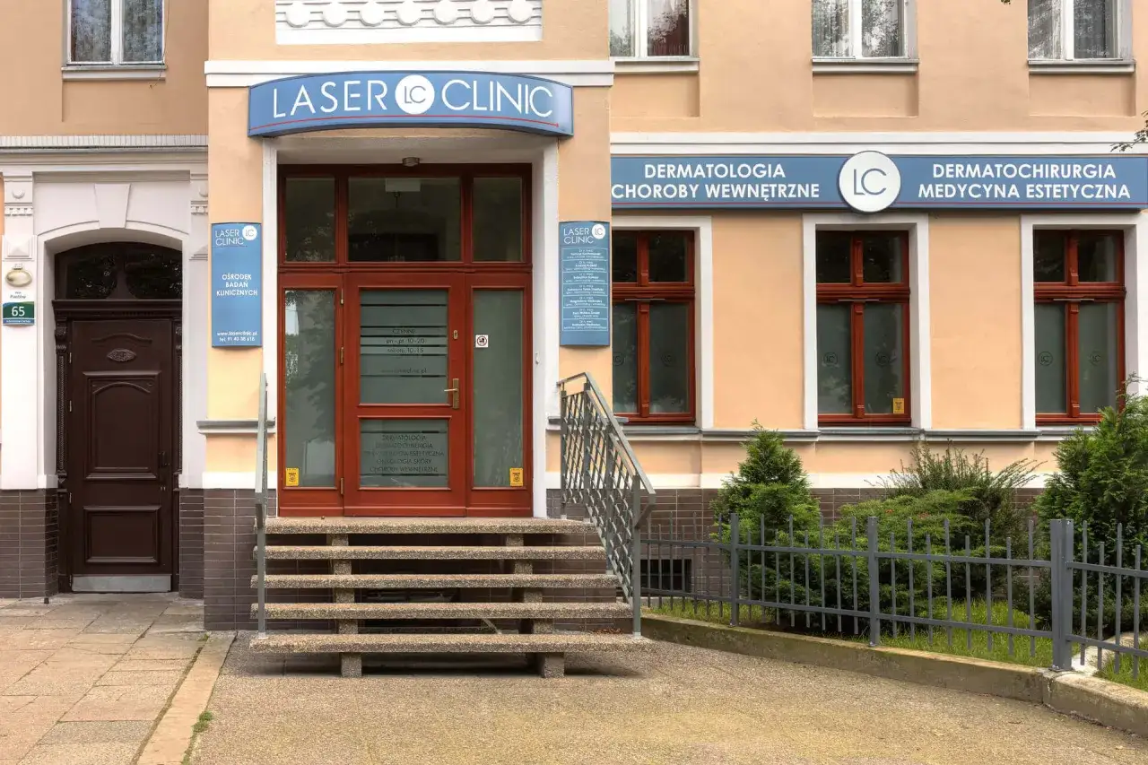 Fasada budynku kliniki medycznej 