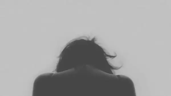 Gdzie zgłosić znęcanie psychiczne nad dzieckiem? Ważne informacje